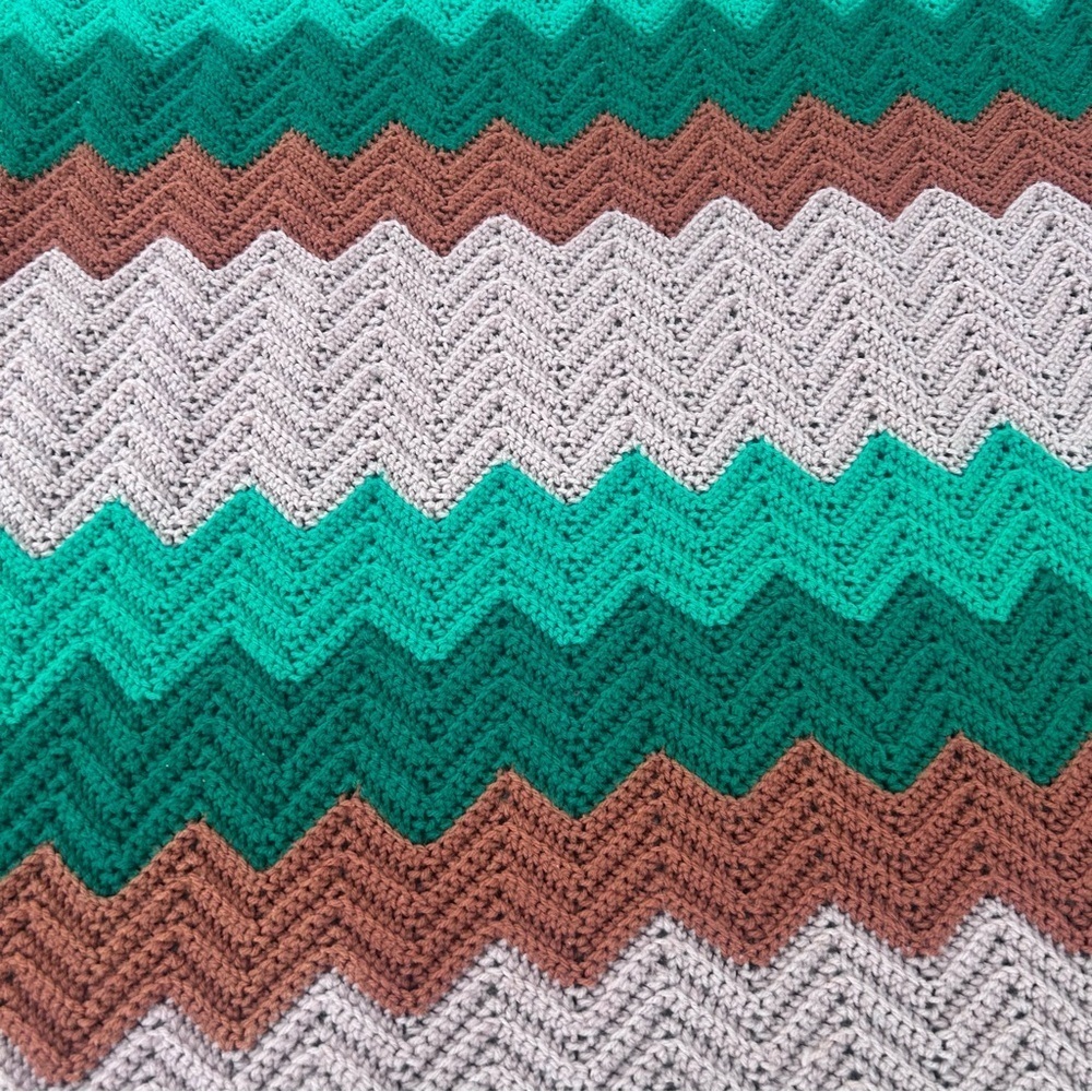 Vintage 1970s Afghan Blanket Chevron Retro Greens, Brown And Cream - Picture 7 of 8